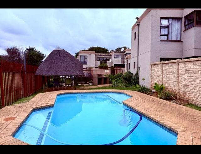 2 BEDROOM TOWNHOUSE FOR SALE IN GLENVISTA